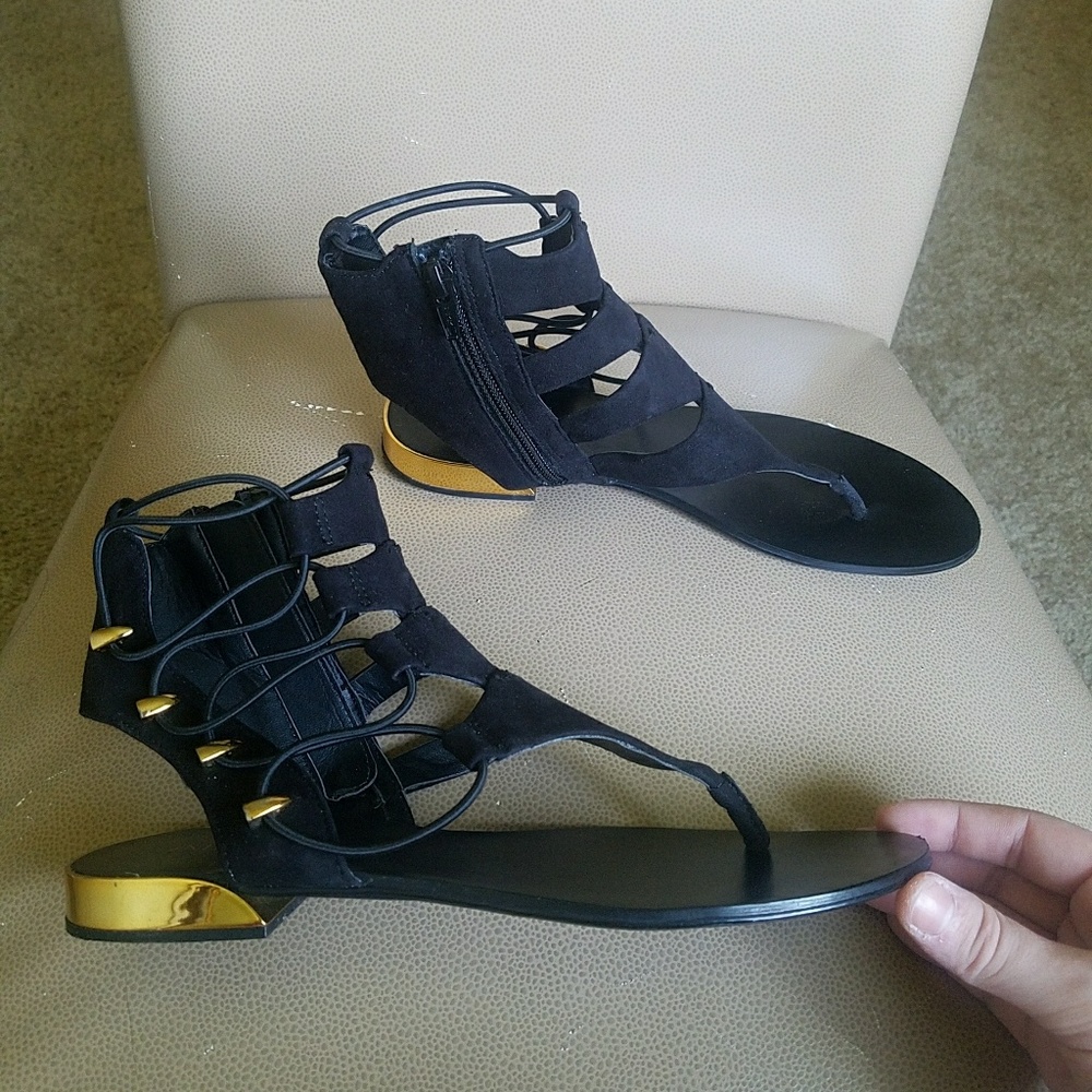 Aldo || Black and Gold Sandals